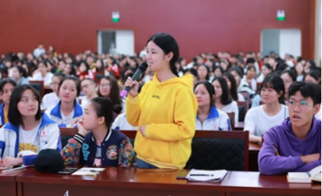 四川省閬中師范學院