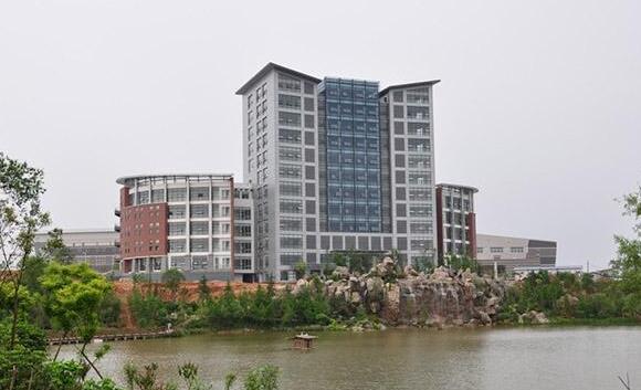 成都成工科技工程技工學校