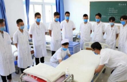 成都華大醫藥衛生學校護理專業