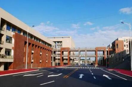 成都華大醫藥衛生學校