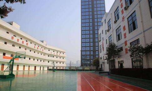 重慶蜀都職業技術學校是公辦的嗎