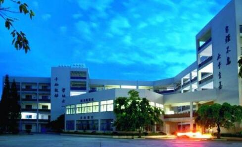 成都石化工業(yè)學(xué)校