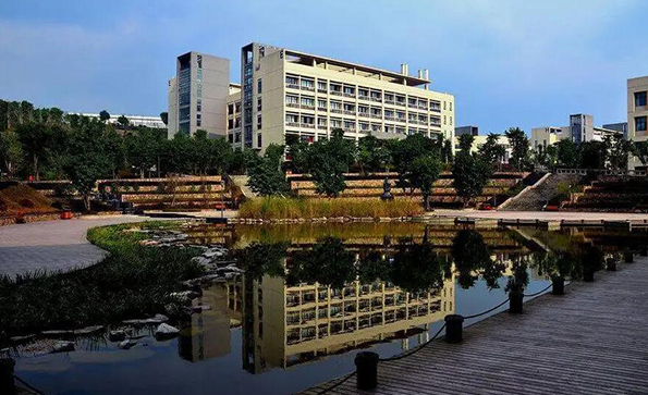 成都新高技工學校