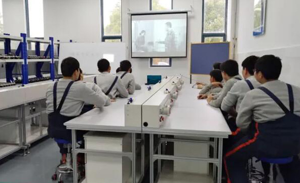 成都市莊園機電職業技術學校