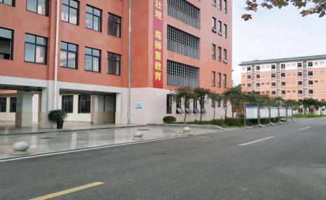 成都市現代制造職業技術學校西區