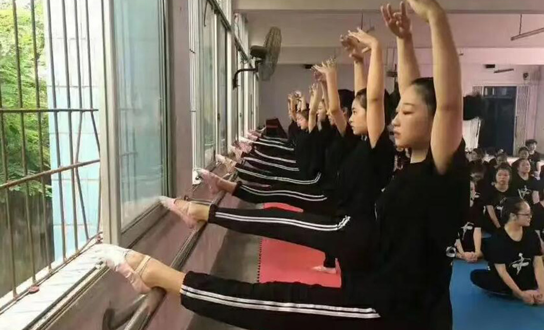 四川慧明中等專業(yè)學(xué)校