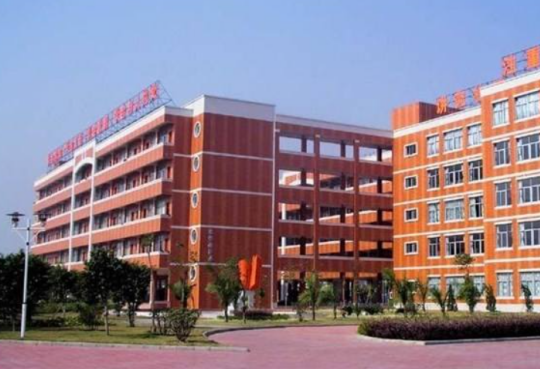 四川省服裝藝術(shù)學(xué)校2022年收費(fèi)標(biāo)準(zhǔn)