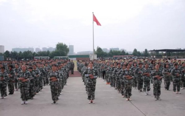 四川省廣漢市職業中專學校軍訓