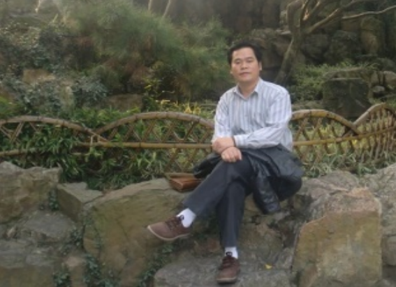 四川省瀘縣建筑職業(yè)中專學校校長