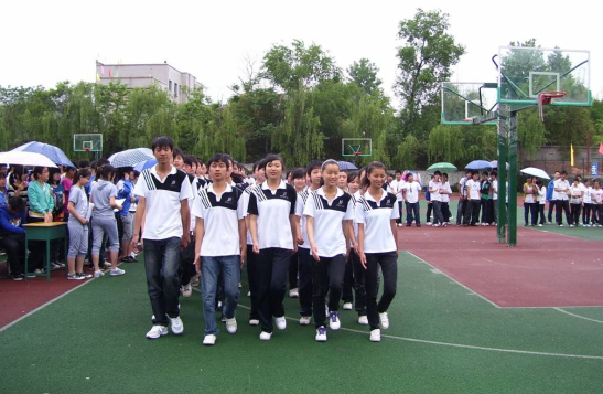 四川省南部縣升鐘職業中學學生