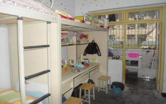 四川省南充市高坪職業高級中學寢室