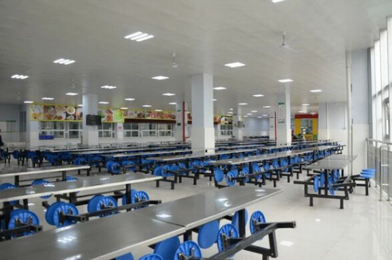 四川省南充外國語中等專業學校環境