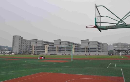 四川省宜賓市工業職業技術學校操場照片