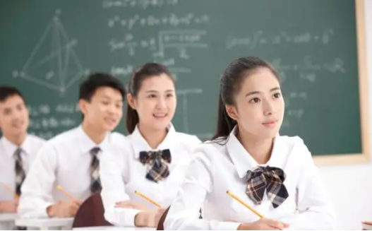 女孩是上普高還是中專好