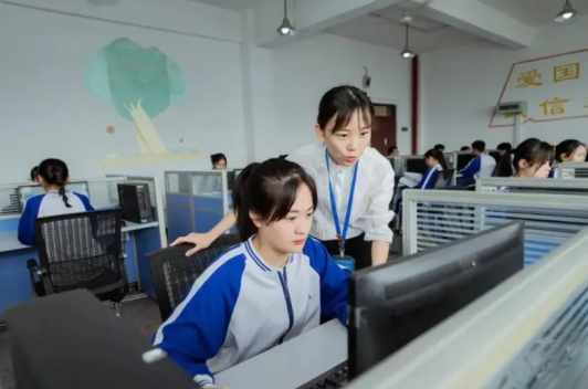 中專和3+2大專哪個好