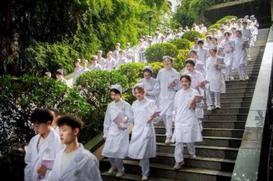 四川省攀枝花衛(wèi)生學(xué)校2023招生簡(jiǎn)章