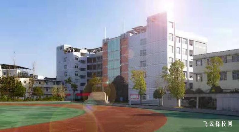 南充師范學校是中專嗎，南充師范學校是職高嗎