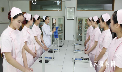 衛校的費用一年多少錢