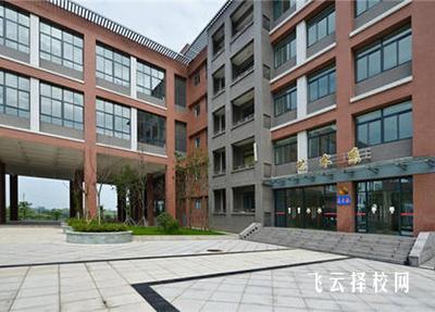 成都龍泉職業(yè)技術(shù)學(xué)校收費標準及學(xué)費