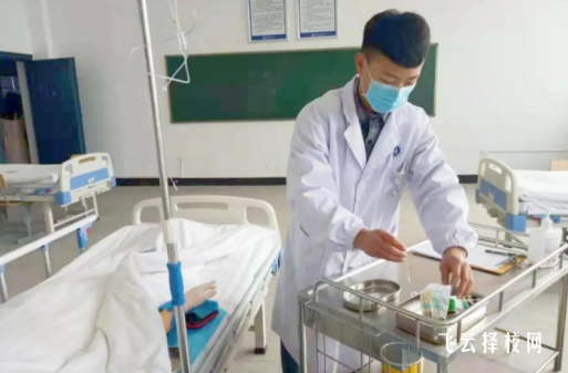 大家認為男護理專業就業前景好不好