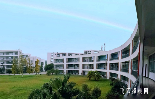 四川商務(wù)職業(yè)學(xué)院學(xué)費多少錢一年