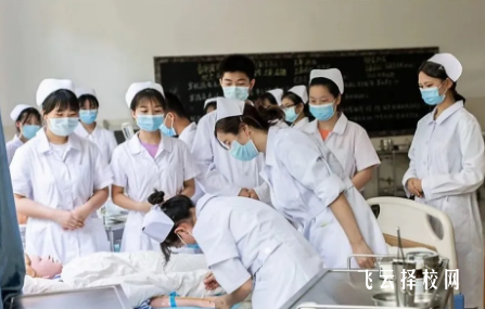 西南醫科大學附屬醫院衛生學校護理專業介紹