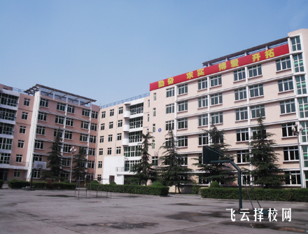 成都華西衛(wèi)校招生和收費情況