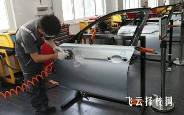 瀘州市高新中等職業(yè)學(xué)校哪個(gè)專業(yè)前景好