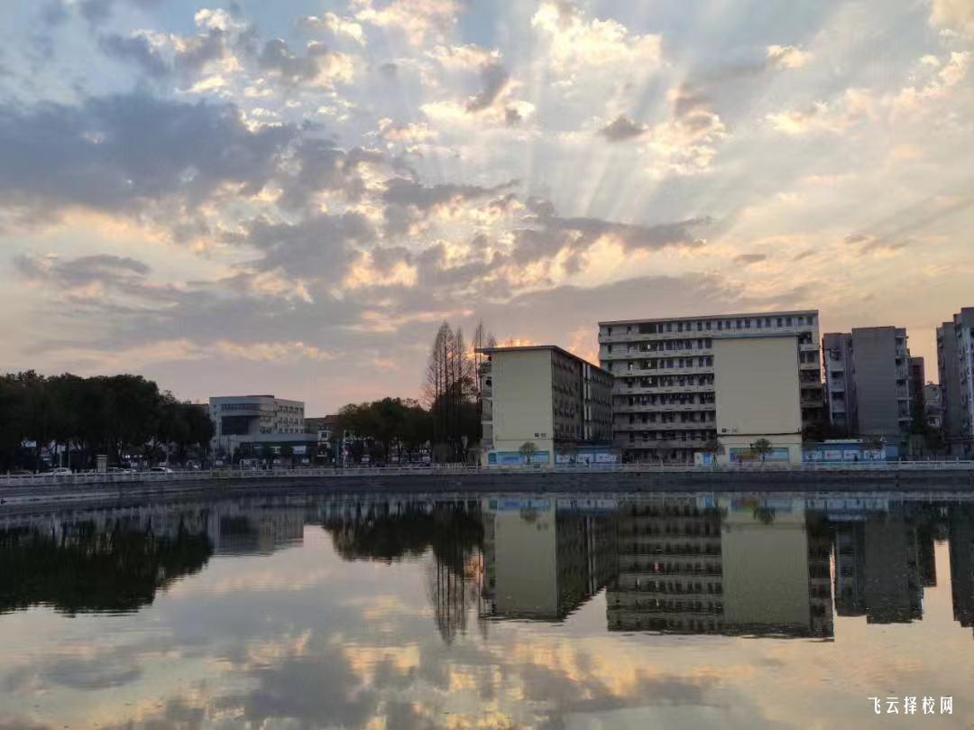 四川省服裝藝術學校2024招生簡章