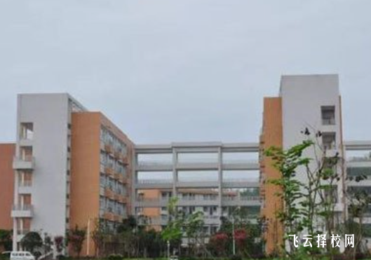 內(nèi)江市宏昌職業(yè)技術(shù)學(xué)校是怎樣收費(fèi)的