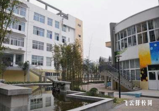 成都郫都區(qū)友愛職業(yè)技術(shù)學(xué)校是高中還是大專