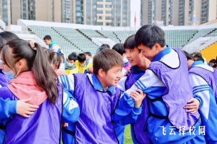 成都光華技工龍泉分校怎么收費,一年學費多少