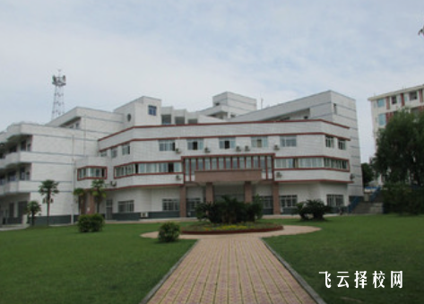 瀘州鵬程職校怎么收費(fèi),一年學(xué)費(fèi)多少