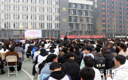 四川云吟職中怎么收費,一年學費多少