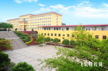 成都成工科技校在哪里,中專報名怎樣聯系