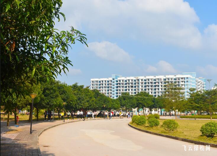 德陽黃許職中在哪里,中專報名怎樣聯(lián)系