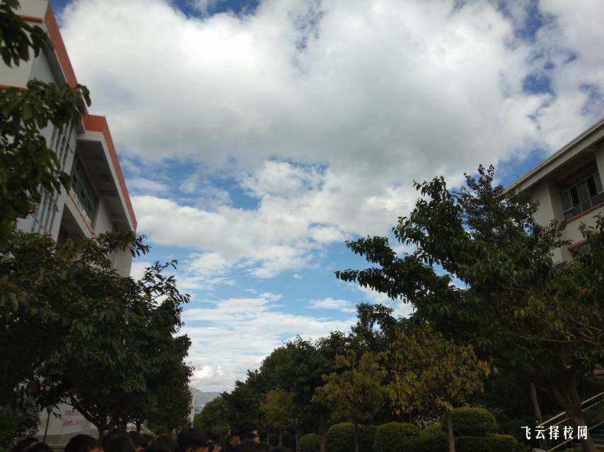 天全職中在哪里,中專報名怎樣聯系