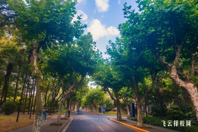 內江市高級技工學校是中專還是技校