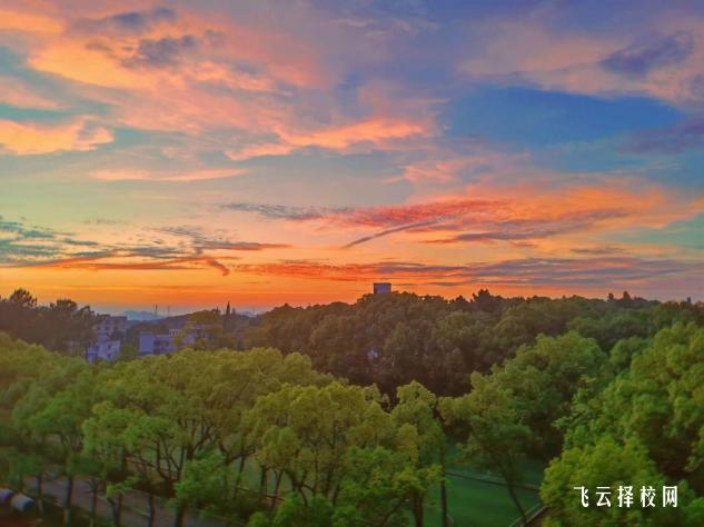 內江市高級技工學校是中專還是技校