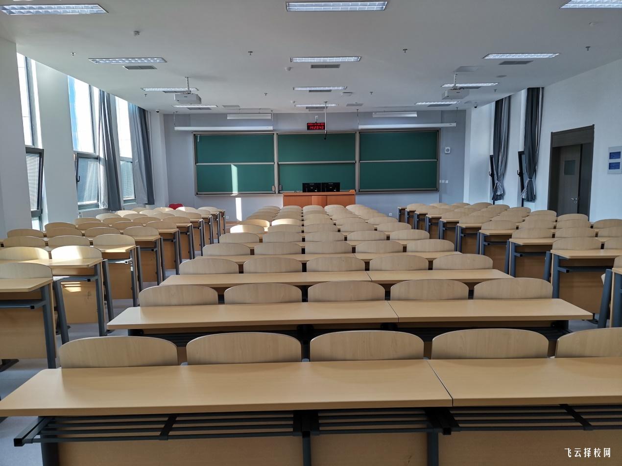 巴中興文職業技術學院是公辦嗎