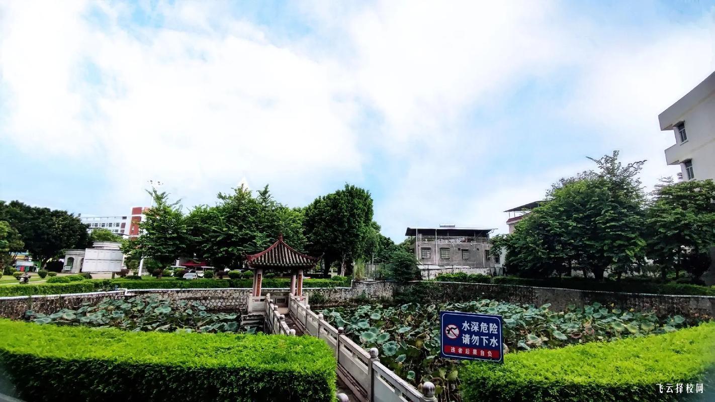 成都市郫都區(qū)友愛職業(yè)技術(shù)學(xué)校2025年招生簡(jiǎn)章