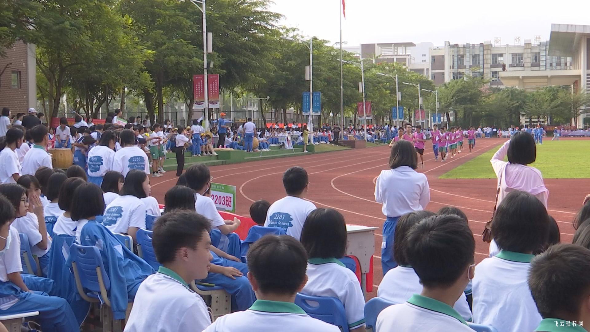 四川職高學(xué)校環(huán)境與設(shè)施對(duì)比