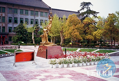 職高學(xué)校的學(xué)費(fèi)和獎(jiǎng)學(xué)金如何申請(qǐng)