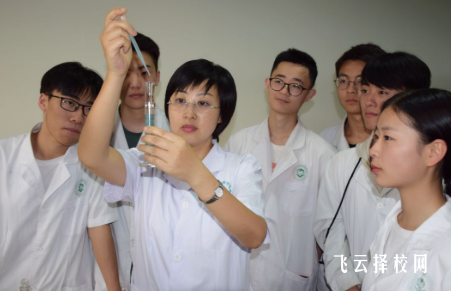 成都中醫(yī)藥大學(xué)附屬醫(yī)院針灸學(xué)校學(xué)費(fèi)、課程與職業(yè)規(guī)劃