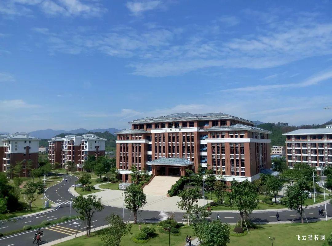 四川省商務學校是公辦還是民辦