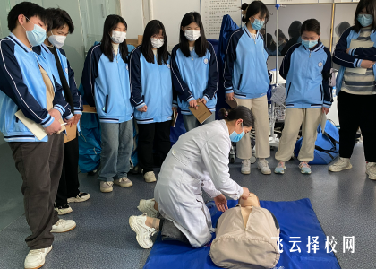 成都成醫一附院護士學校校園生活：管理模式與學生活動