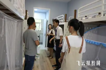 成都成醫(yī)一附院護士學校校園生活：管理模式與學生活動