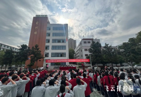 考不上高中?四川省工業(yè)貿(mào)易學(xué)校這5個(gè)王牌專業(yè)同樣有前途